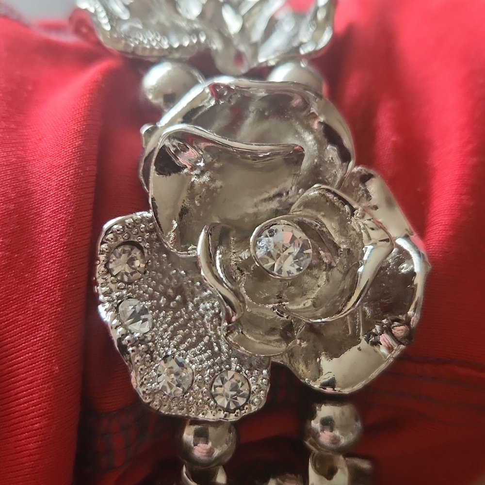 Bling Bracelet Silver Floral Stretch w/ big centre "rhinestone" and 4 smaller - Picture 2 of 4
